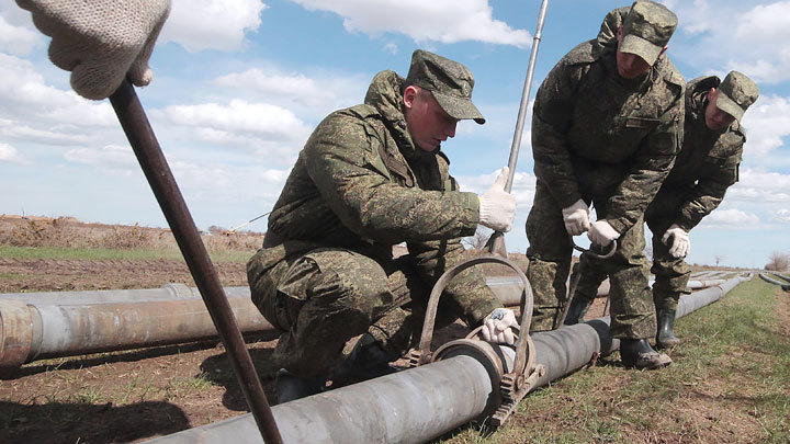 Война с засухой: Армия пришла на помощь крымчанам