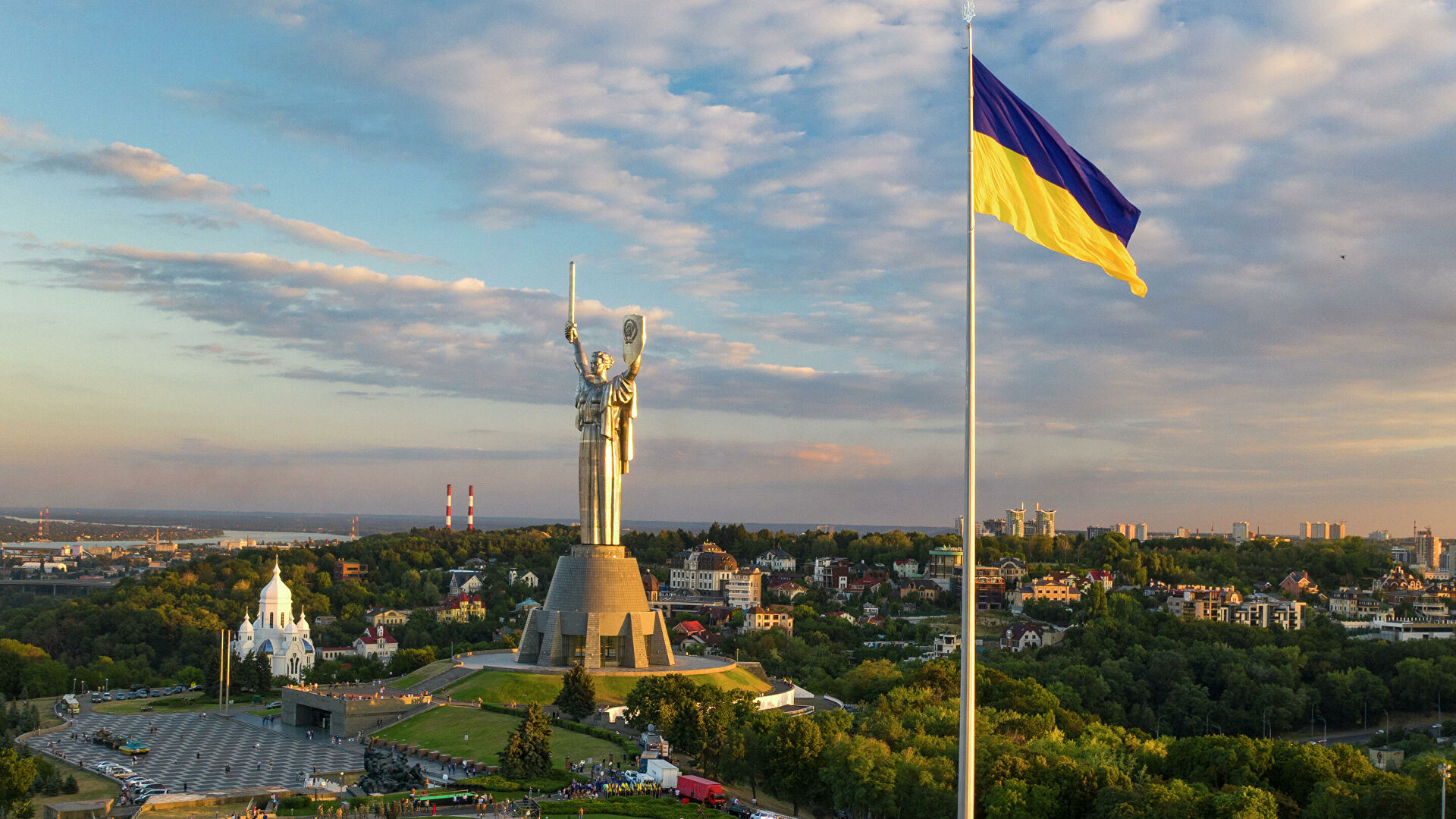 Самый большой флаг Украины в Киеве - РИА Новости, 1920, 15.11.2021