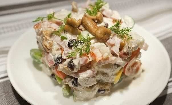 Топ-6 вкуснейших салатов с куриным филе к Новому Году Топ-6 вкуснейших салатов с куриным филе к Новому Году