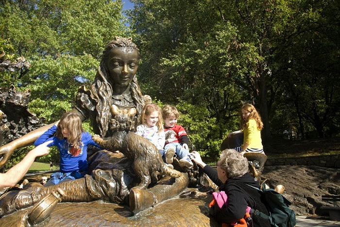 Где можно увидеть знаменитые статуи, созданные по мотивам сказок Где можно увидеть знаменитые статуи, созданные по мотивам сказок путешествие,страны,туризм