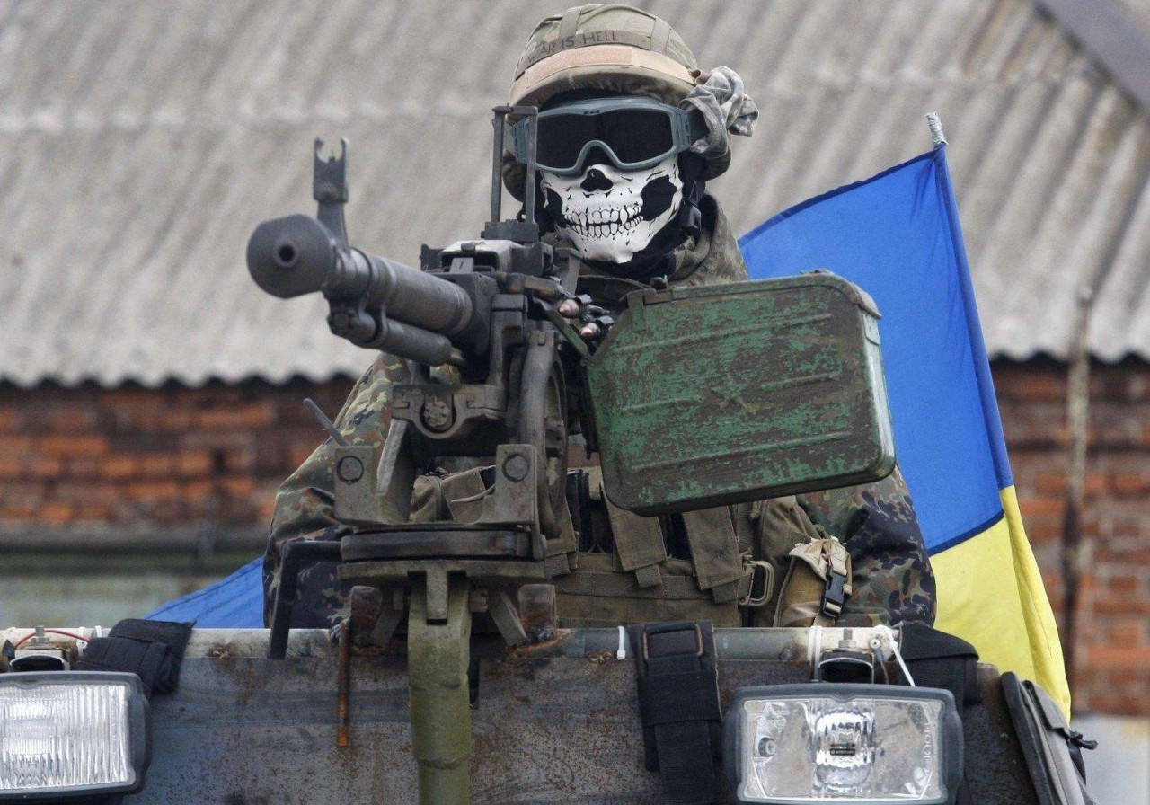 Украинские террористы "отжимают" имущество и еду у жителей Донбасса