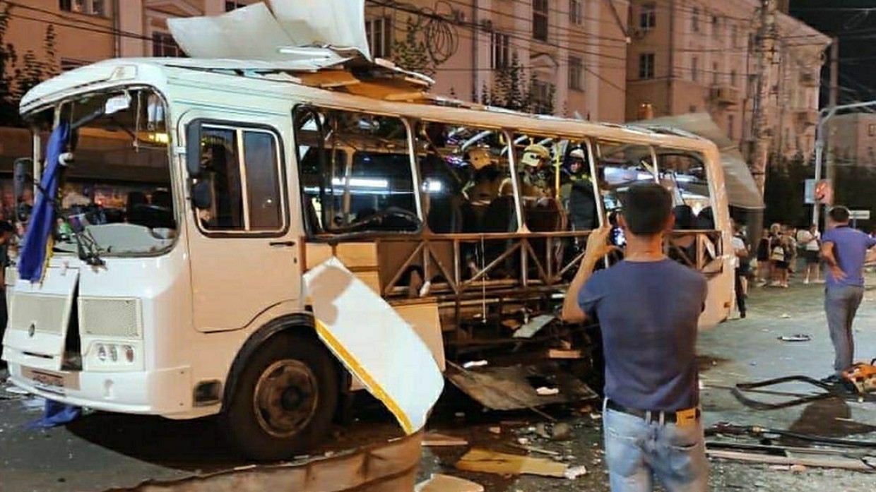 После взрыва автобуса в Воронеже в медучреждениях по-прежнему лечатся 18 человек