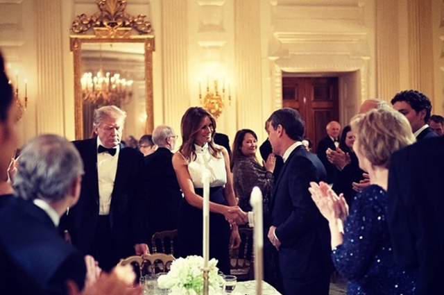 Мелания Трамп в деловом образе на встрече в Белом доме Мелания Трамп в деловом образе на встрече в Белом доме Новости