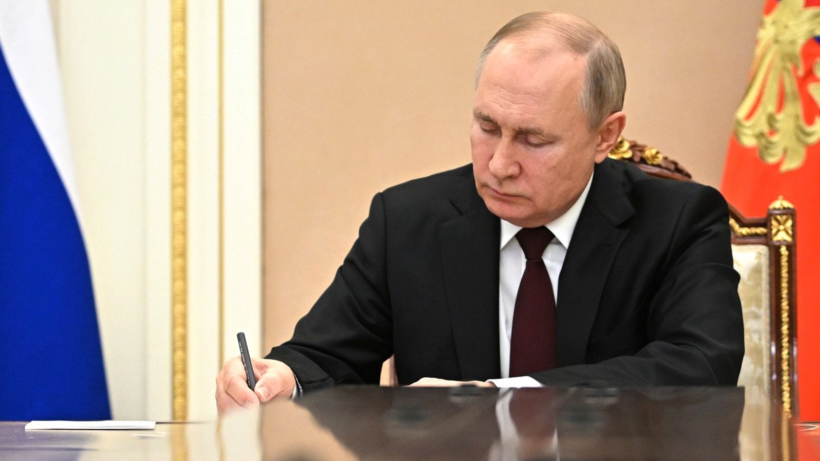 Путин подписал закон о трудовых правах мобилизованных работников
