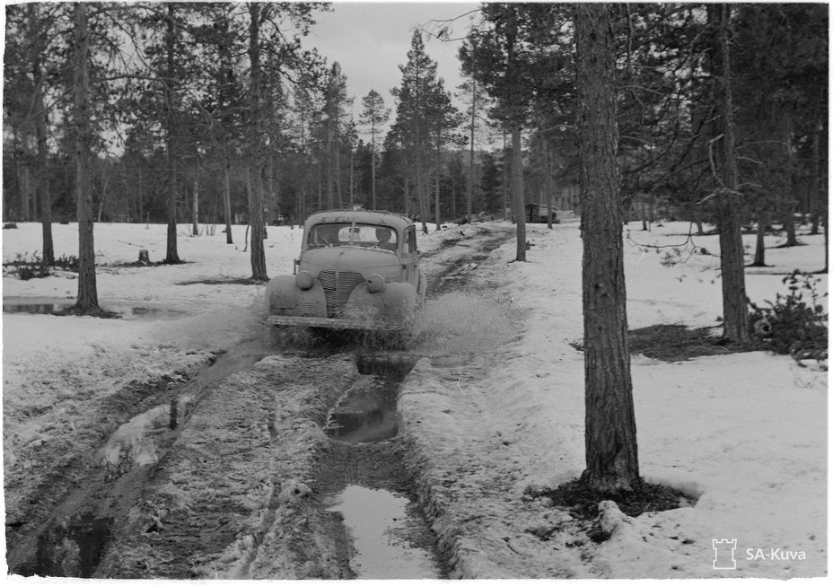 ​Петсамо, 18 апреля 1942 года: примерно так в это время выглядели дороги в Заполярье. В конце апреля местность стала практически непригодной для активных действий - Несостоявшееся освобождение Заполярья | Warspot.ru