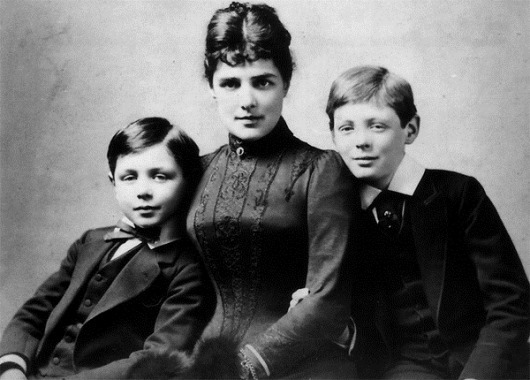 Скелеты в шкафу: тайны известных семей Скелеты в шкафу: тайны известных семей