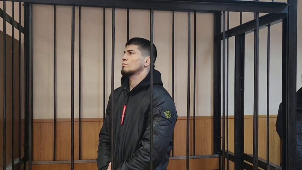 Въехавшего на Porsche в Троицкий мост бойца MMA арестовали на 1,5 месяца