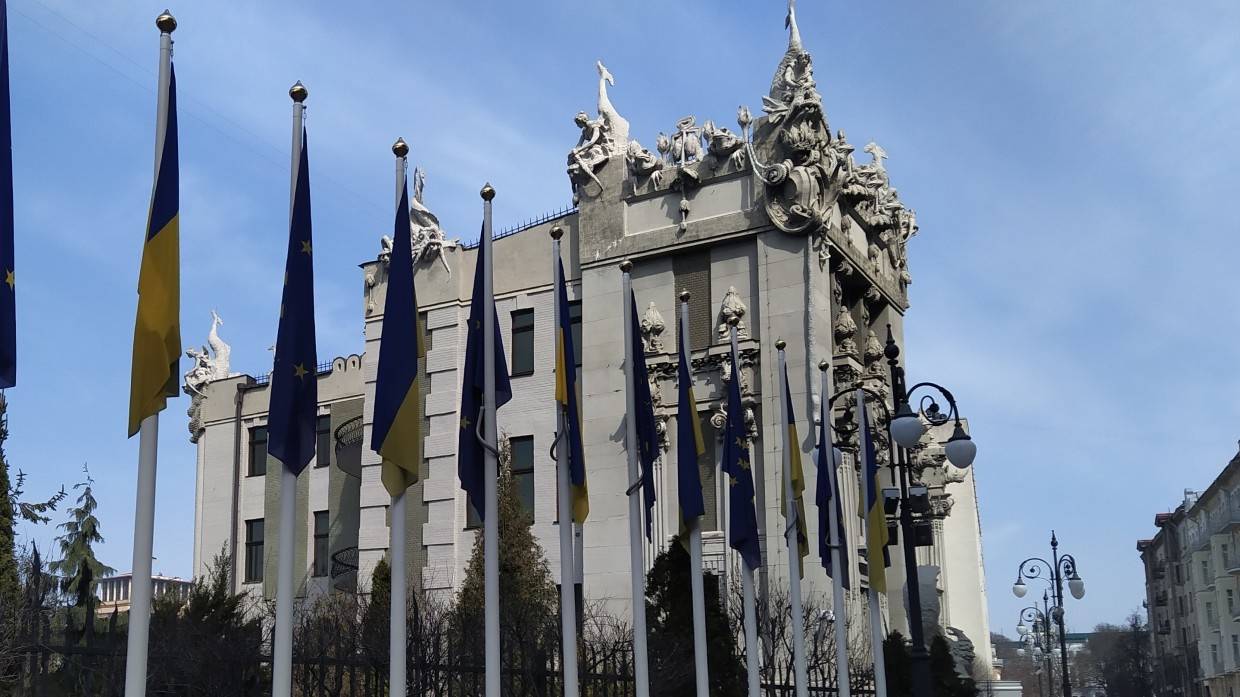 Офис Зеленского сообщил о закрытии воздушного пространства и всех портов Украины