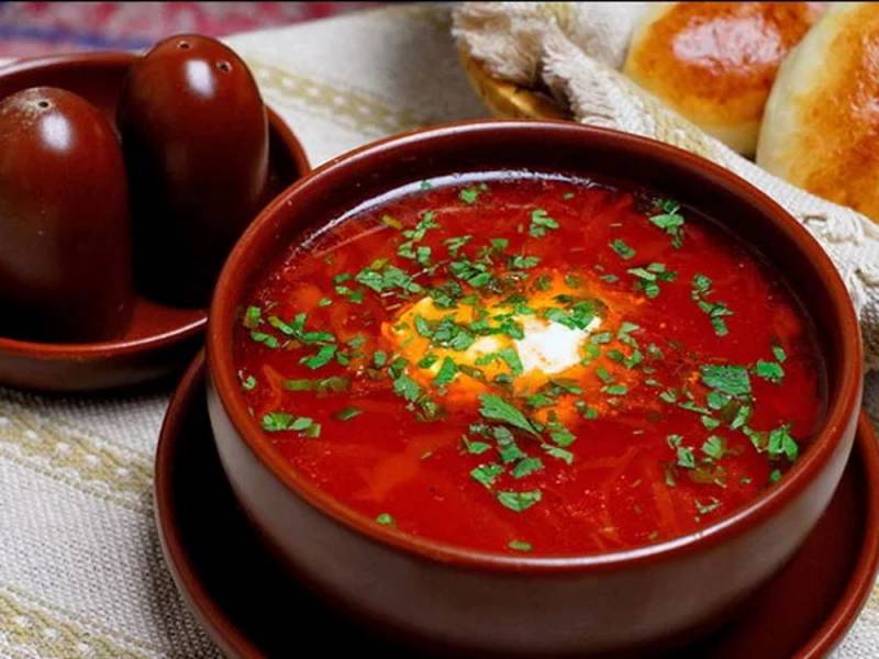 Британские эксперты назвали борщ орудием российской военной пропаганды