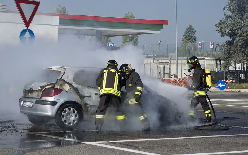 20 причин, почему машина может загореться автомобили,водители,ремонт автомобилей