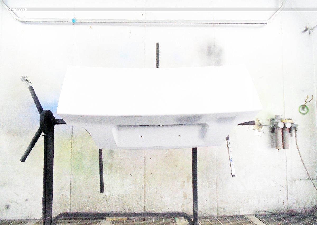 Свежий весенний цвет на старый кабриолет Свежий весенний цвет на старый кабриолет авто и мото