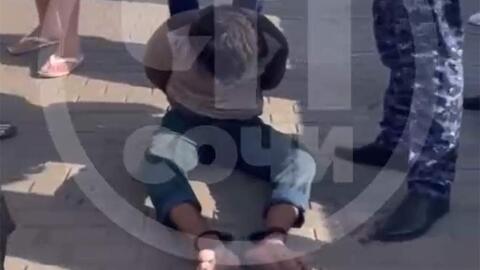 Мигрант ранил ножом подростка около вокзала в Сочи