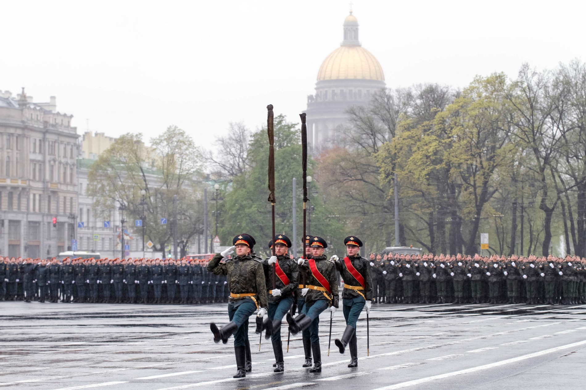 Прошла спб. Генеральная репетиция парада. В Москве прошла Генеральная репетиция парада Победы. В Санкт Петербурге прошла Генеральная репетиция парада Победы. Движение колонн на параде Победы в СПБ 2021.