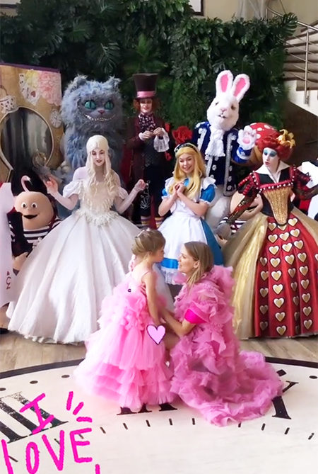 Елена Перминова устроила вечеринку в стиле "Алиса в стране чудес" на 5-летие дочери Дети,Дети знаменитостей
