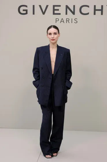 Наоми Уоттс, Елена Перминова, Элизабет Олсен и Диана Крюгер на модных показах в Париже марта, Уоттс, Крюгер, Диана, Олсен, Элизабет, Палвин, Барбара, показе, Елена, Перминова, Наоми, Неделя, посетили, мероприятий, 40летняя, надела, голое, синий, брючный