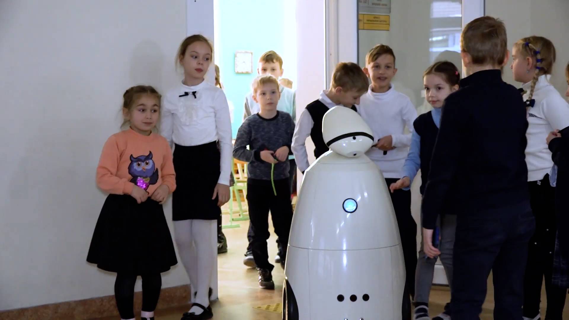 В Калининградской области вместо ученика в школу ходит робот-аватар