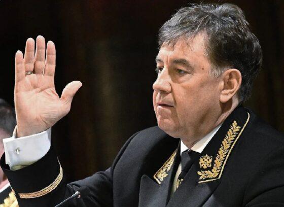 момотова лишили портсигаров пиджаков и магнитофонов и гостиниц