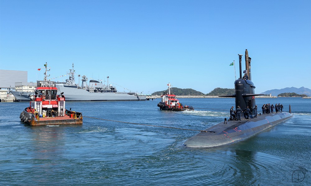 Marinha-do-Brasil-recebe-o-submarino-Riachuelo-11