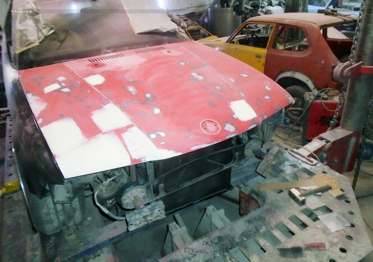 Свежий весенний цвет на старый кабриолет Свежий весенний цвет на старый кабриолет авто и мото