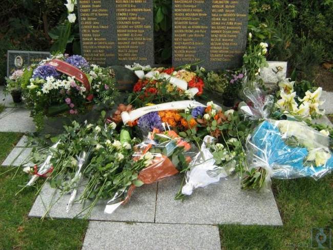 Почему с кладбища нельзя брать цветы Почему с кладбища нельзя брать цветы