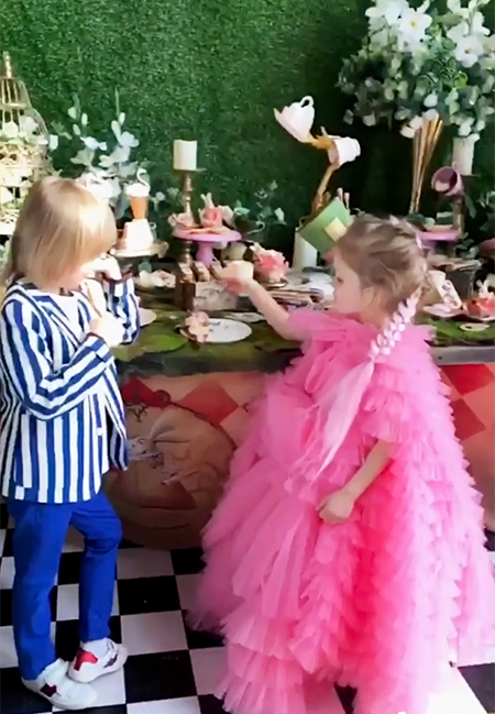 Елена Перминова устроила вечеринку в стиле "Алиса в стране чудес" на 5-летие дочери Дети,Дети знаменитостей