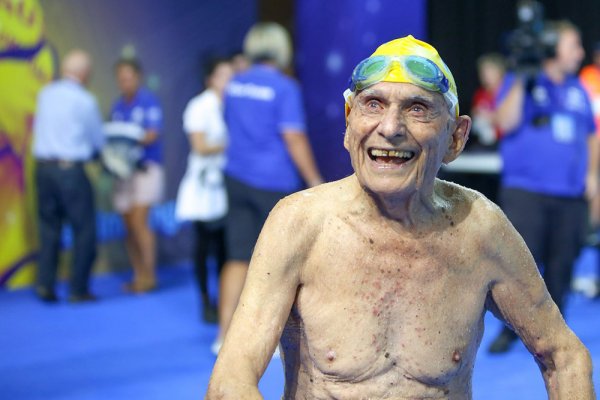 99-летний пловец установил новый мировой рекорд