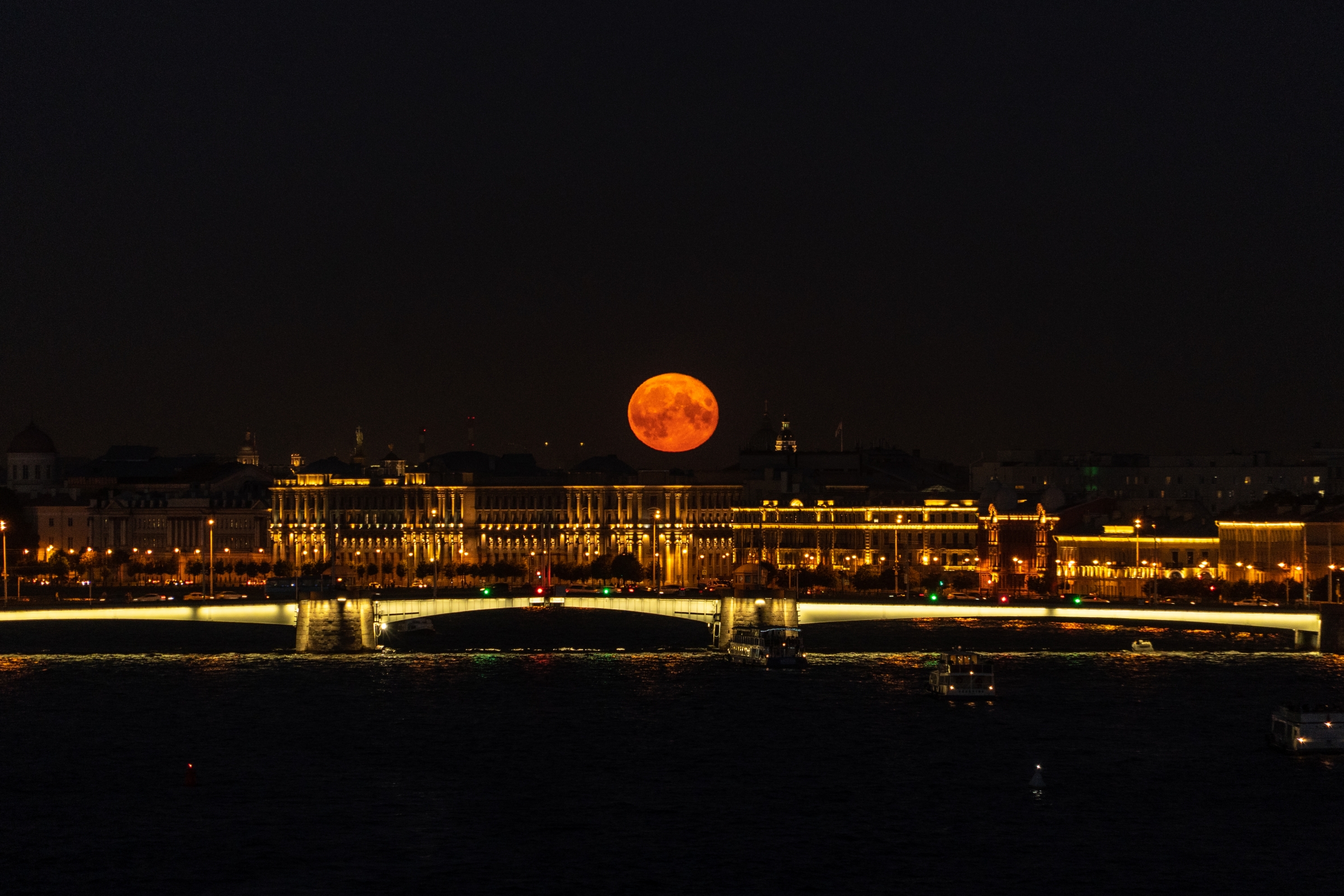 Санкт петербург луна фото