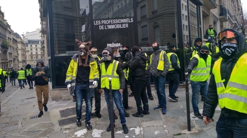 Протесты во Франции: что известно к этому часу, причины и последствия