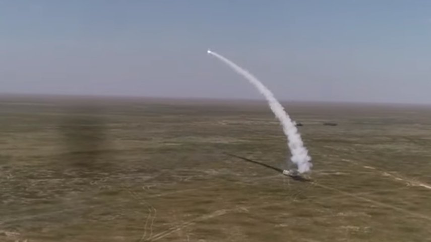 Минобороны РФ показало на видео боевые стрельбы ЗРК «Тор»