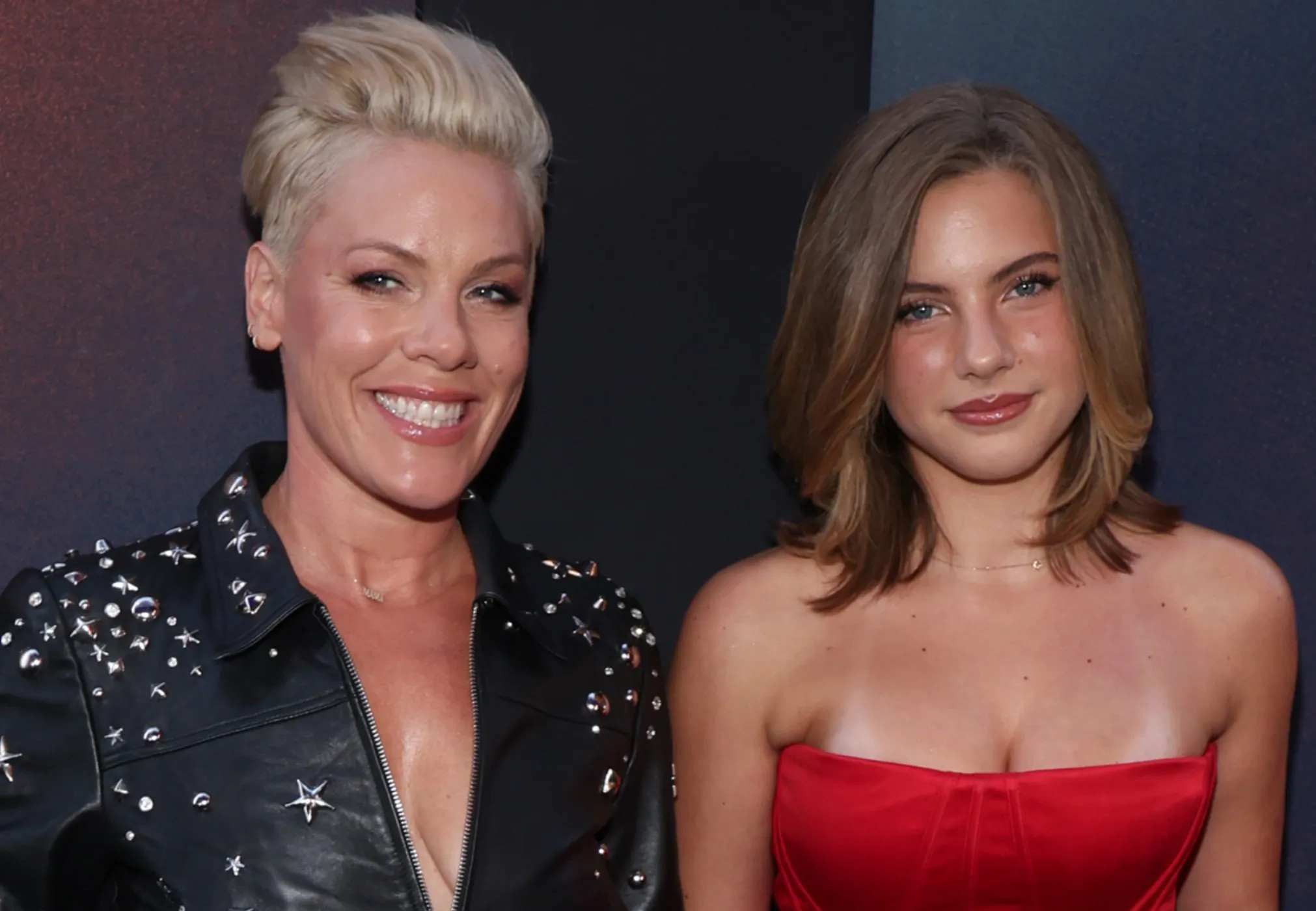 Пинк вышла в свет с повзрослевшей 14-летней дочерью