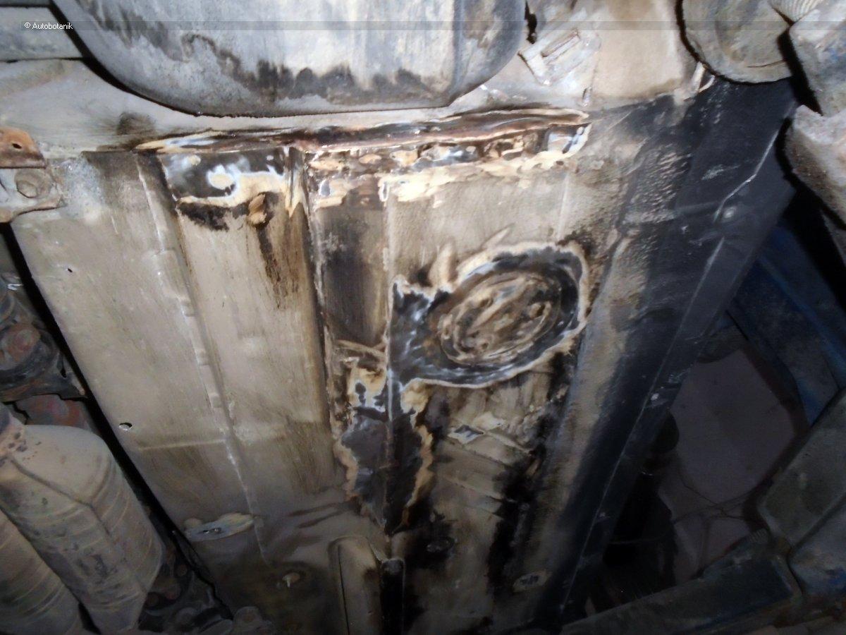 Свежий весенний цвет на старый кабриолет Свежий весенний цвет на старый кабриолет авто и мото