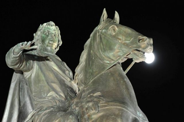 «Ленинград – тоже было красиво». Петербуржцы - о переименовании города