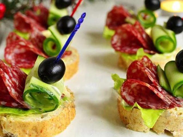 бутерброды на шпажках