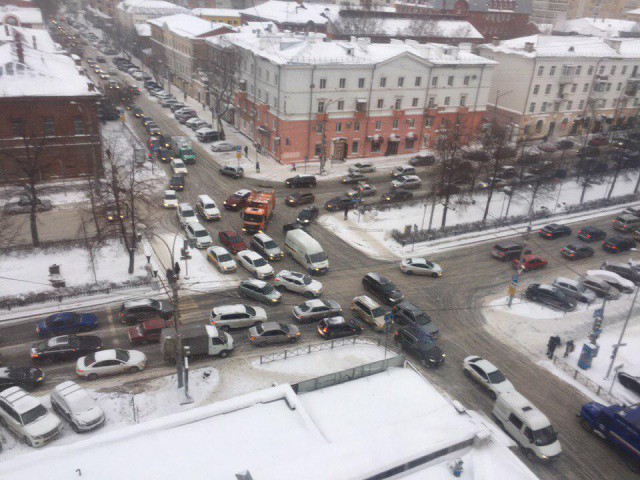 В Перми горит здание бизнес-центра