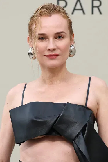 Наоми Уоттс, Елена Перминова, Элизабет Олсен и Диана Крюгер на модных показах в Париже марта, Уоттс, Крюгер, Диана, Олсен, Элизабет, Палвин, Барбара, показе, Елена, Перминова, Наоми, Неделя, посетили, мероприятий, 40летняя, надела, голое, синий, брючный