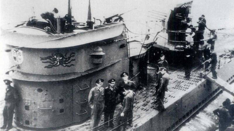 С пушкой на мачте из-под воды вмф,оружие