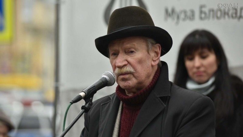 Петербург читает стихи блокадной музы Ольги Берггольц и ставит хештег «900 дней»