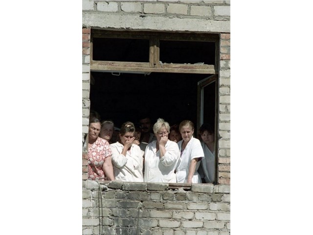 Буденновск 1995 больница захват. Буденновск 1995г захват больницы. Кизляр 1996 захват больницы. Захват больницы в Буденновске.