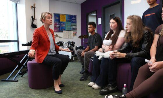 животворящий фарадж и погромы в Белфасте творят историю