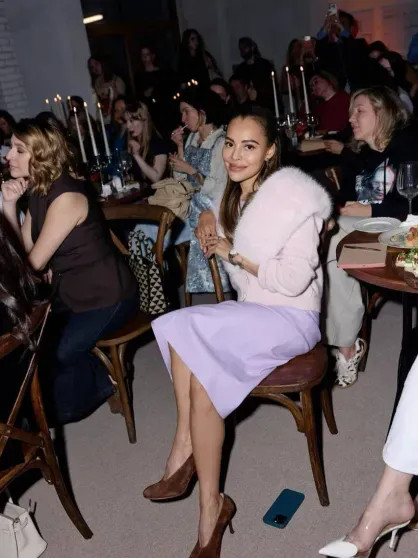 Максим Матвеев, Диана Манасир и Ксения Чилингарова посетили открытие книжного клуба Кристины Потупчик Потупчик, Кристина, Мария, Моргун, Екатерина, Дарина, Чаковская, Малика, Азимова, Алексеева, Дарья, Манасир, жизни, Марией, Кислицыной, современной, рассказывала, гостьям, почему, Вместе