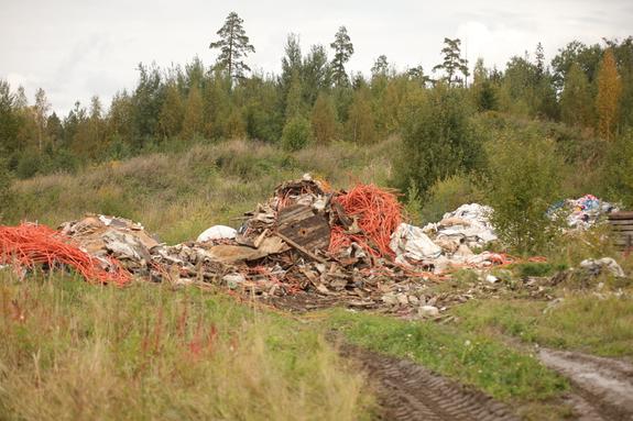 Прокуратура требует ликвидации незаконной свалки на Пулковском шоссе