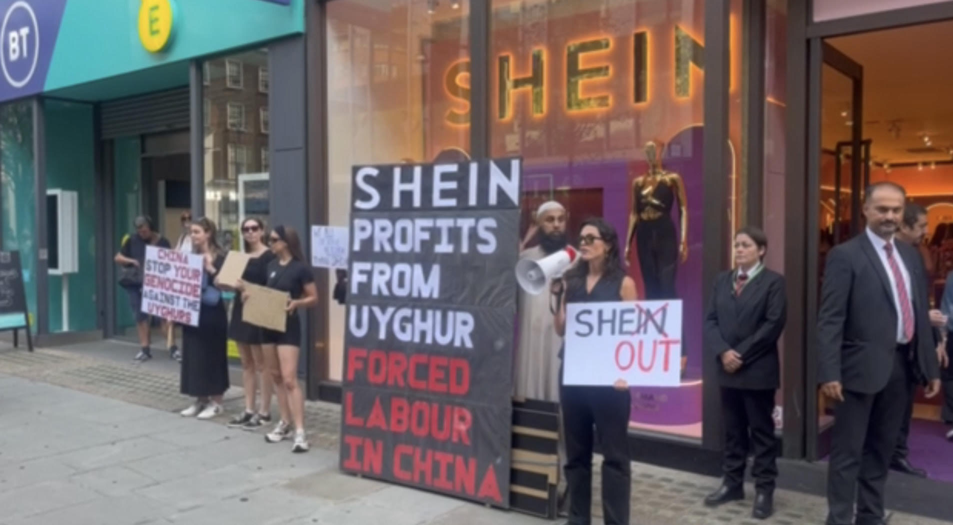 Протесты против выхода Shein на IPO у магазина в Лондоне | NW Londoner | Sophie Kendall