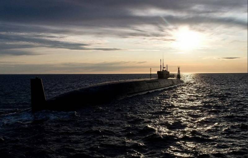 С пушкой на мачте из-под воды вмф,оружие