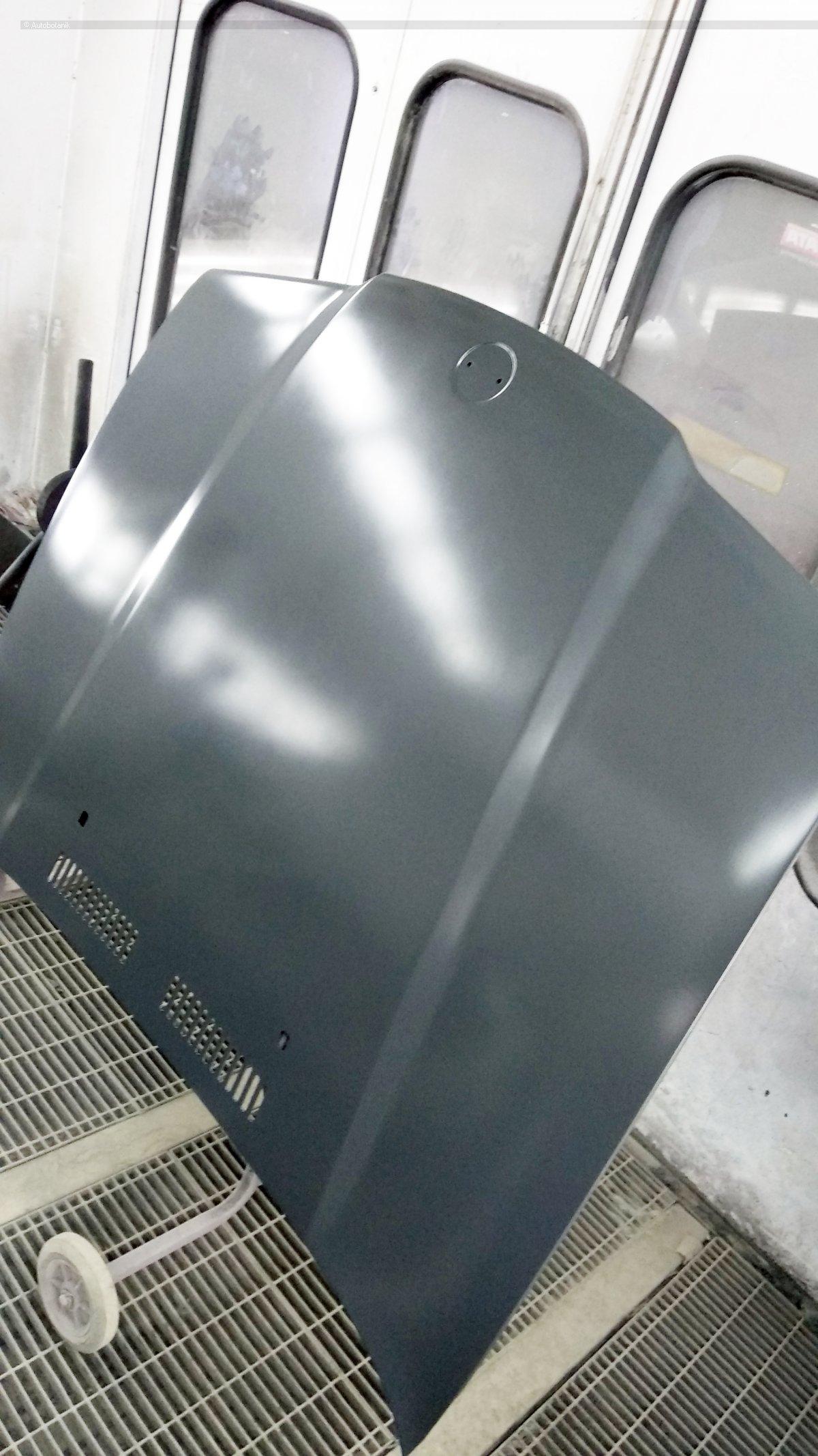 Свежий весенний цвет на старый кабриолет Свежий весенний цвет на старый кабриолет авто и мото