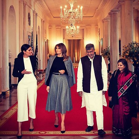 Мелания Трамп в деловом образе на встрече в Белом доме Мелания Трамп в деловом образе на встрече в Белом доме Новости