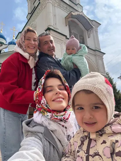 Корзины с цветами и фото из храма: как Виктория и Олег Шеляговы, Яна Рудковская, Татьяна Навка и другие звёзды отметили Пасху Татьяна, Песков, БондарчукФото, Моряк, Регина, дочерью, Жуков, Навка, ДолецкаяЛиза, детьмиРегина, Светланы, krispotupchik, manasirdiana, ЧиповскойФото, дочерьюЗараФото, КовальчукАлекса, сыномФото, Алёны, ЛоракСергей, семьёйЛиза