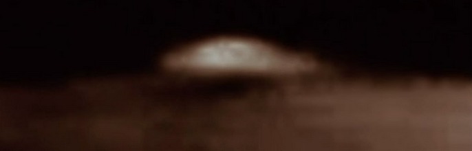 Уфологи нашли еще одну летающую тарелку на Луне