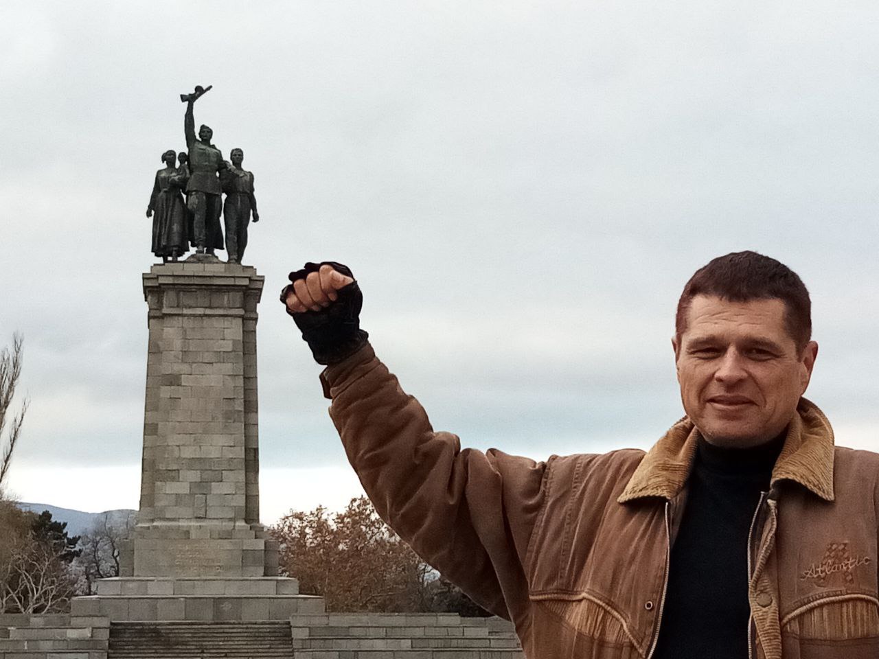 Украинизация Болгарии: вандалы атакуют советские памятники и поднимают голову неонацисты Украинизация Болгарии: вандалы атакуют советские памятники и поднимают голову неонацисты геополитика