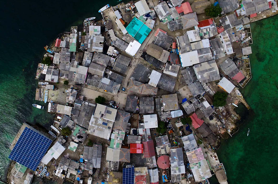 Как живут люди на самом густонаселенном острове нашей планеты