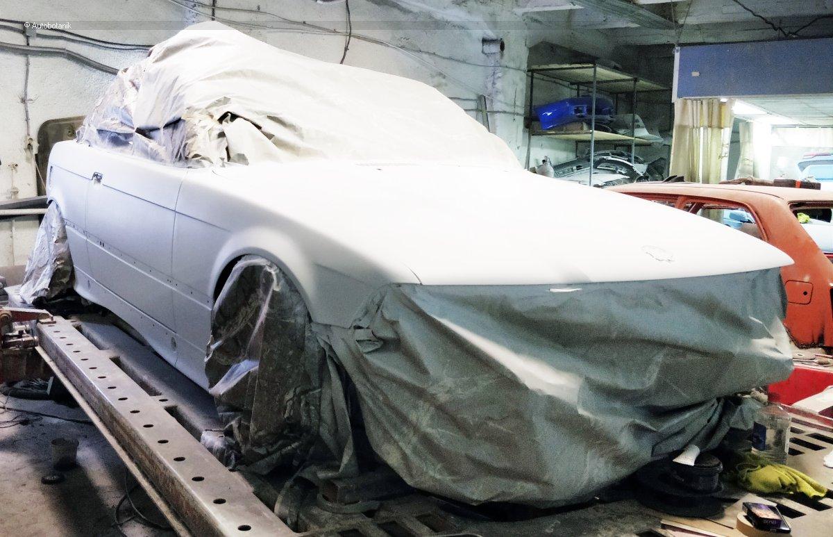 Свежий весенний цвет на старый кабриолет Свежий весенний цвет на старый кабриолет авто и мото